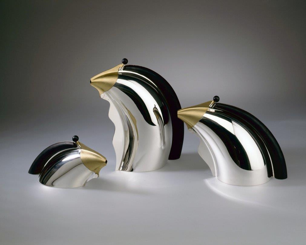 Drie kannen ontworpen en uitgevoerd door zilversmid Wouter van Baalen, Schoonhoven 1998