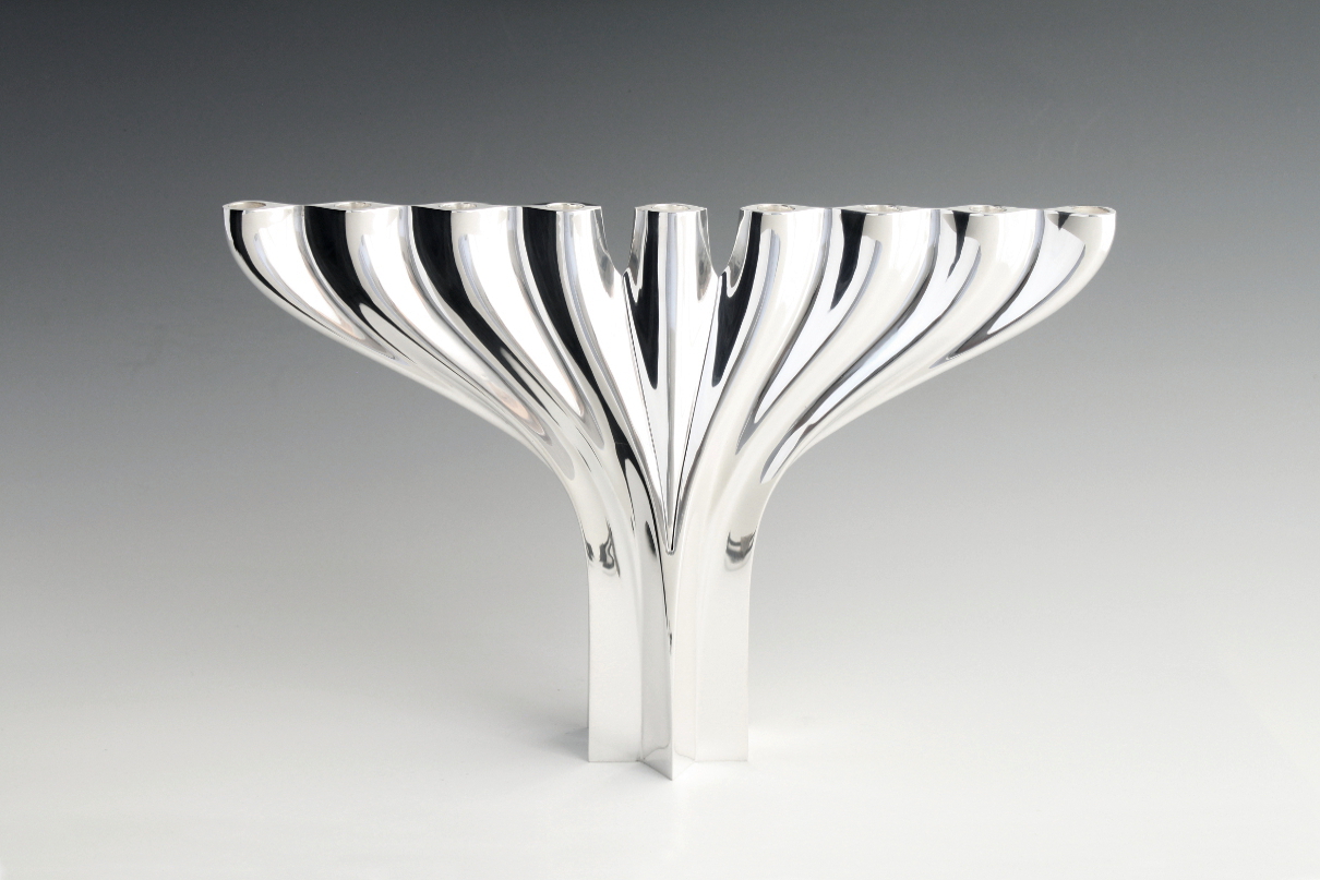 Zilveren CHANOEKIA chanoeka menora, ontworpen en uitgevoerd door zilversmid Wouter van Baalen, Amsterdam 2014